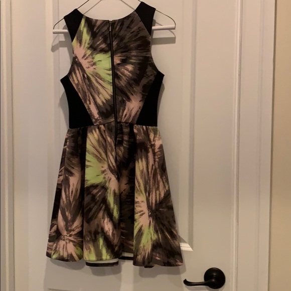 Dress - Picture 4 of 4